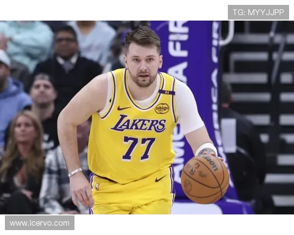 东契奇盛赞詹姆斯融入球队能力强调他多才多艺无人能挡