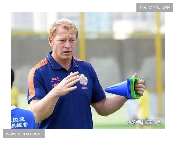 阿尔克马尔总监霍伊贝尔茨确认赛季结束后将正式离任